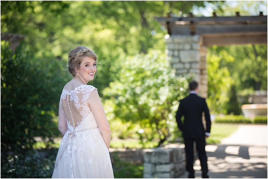 Creating a seamless wedding day timeline by Nellie Sparkman.